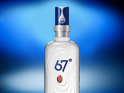 中国高度·67°玻璃瓶