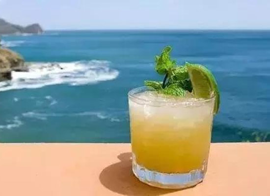 湖中的精灵鸡尾酒