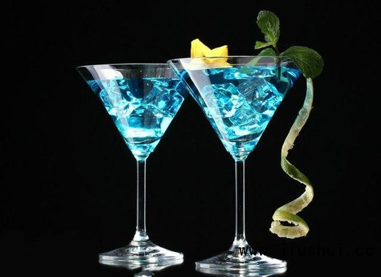 蓝色鸡尾酒